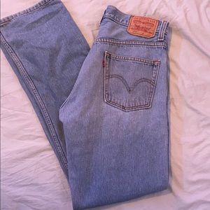 light wash vintage levi’s 505 mom jeans